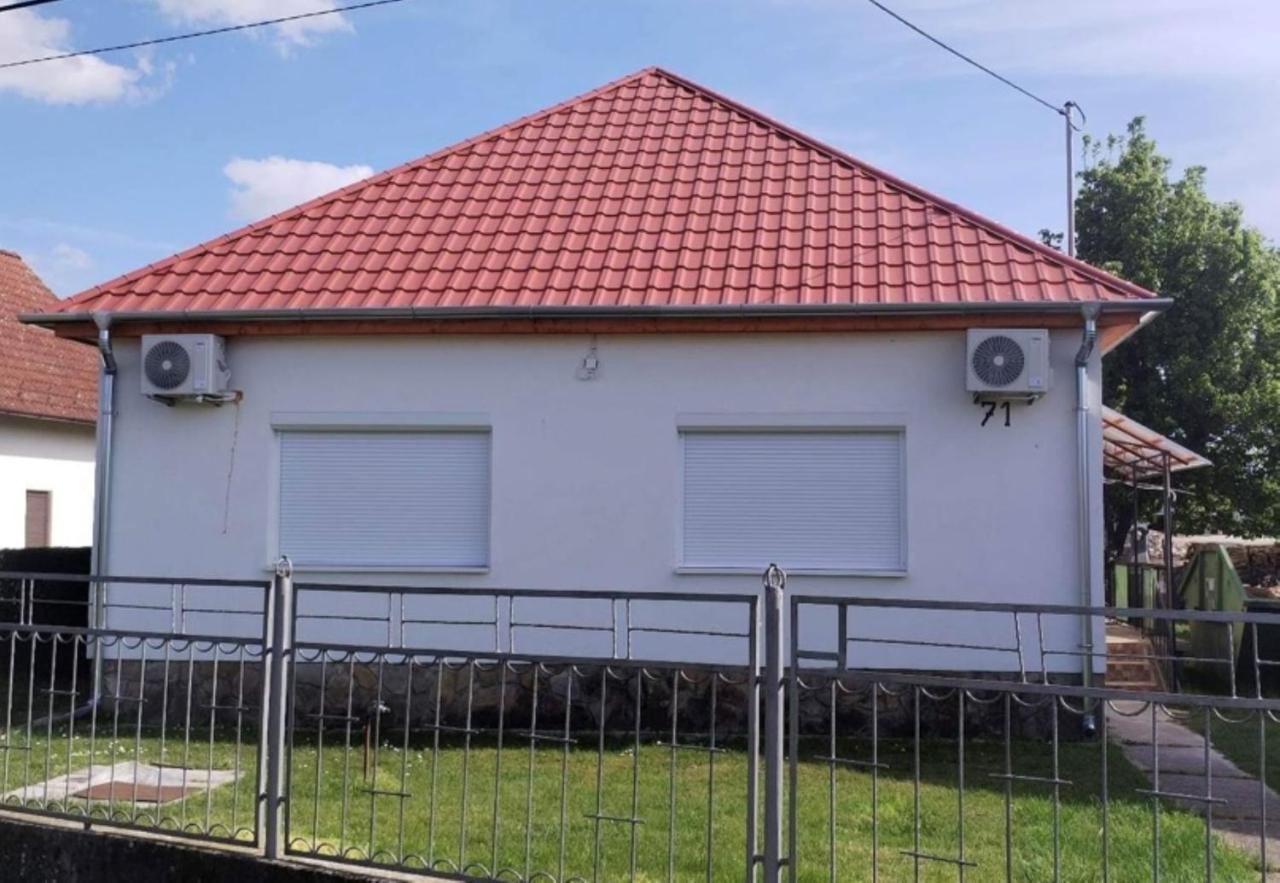 Valentina Apartman Balatonmariafurdo Luaran gambar